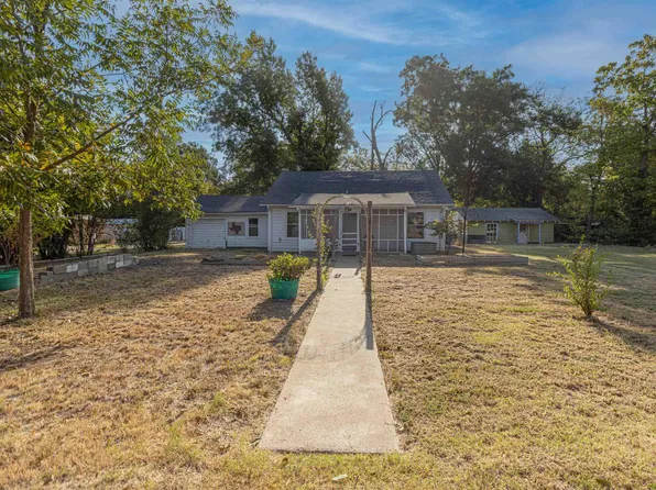 209 S Oak St, Van, TX 75790