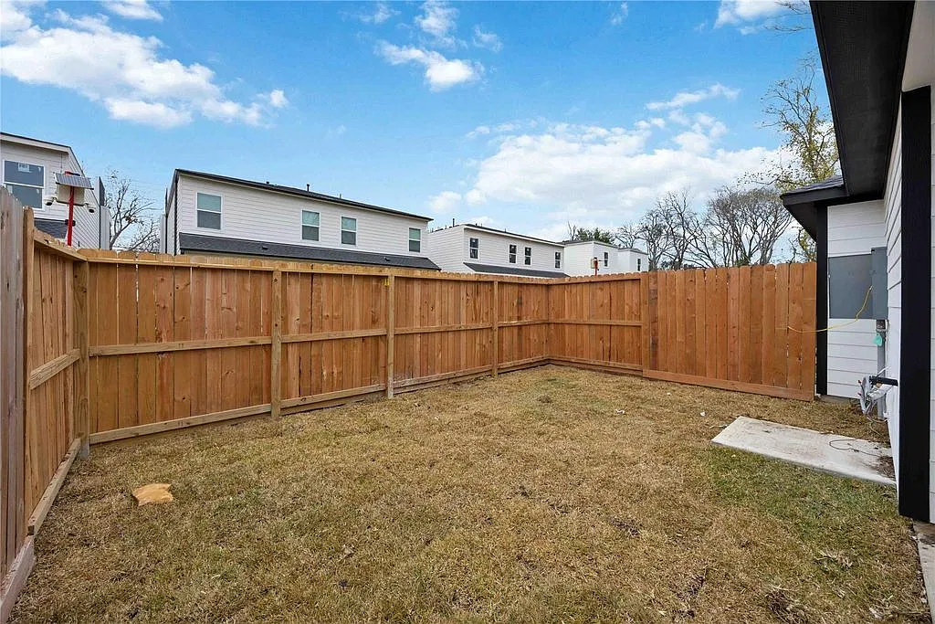 Unit B — Photo 3