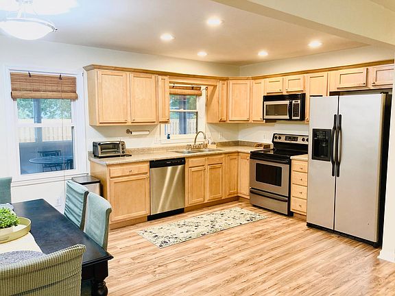 5th image of 353 McQuillan Dr