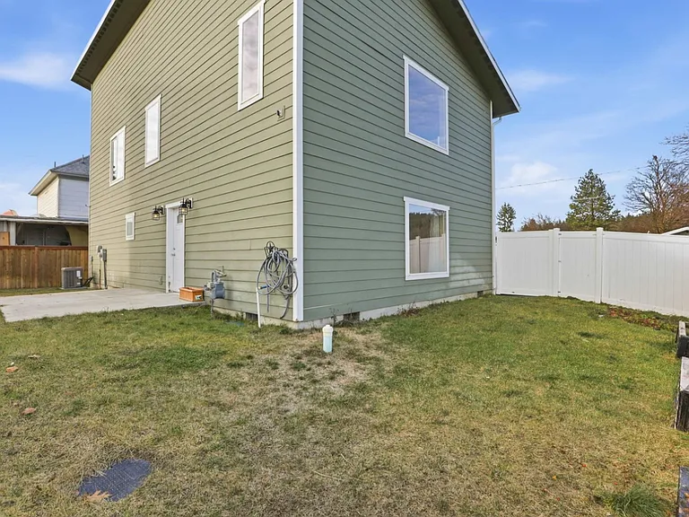 2725 N Miami Ct — Photo 13
