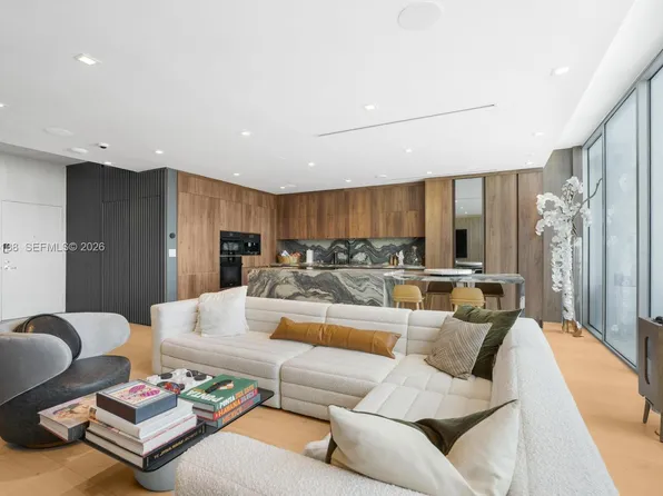 90 SW 3rd St #Penthouse 14, Miami, FL 33130