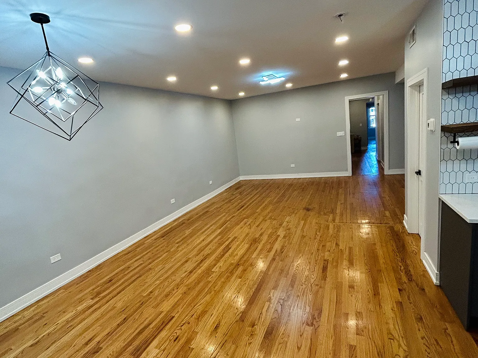 3 bed, 1900 sqft, $2,400 — Photo 2