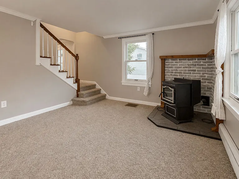 124 E Church St — Photo 5