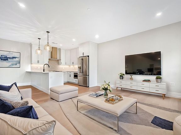 4th image of 62 Foundry St #504