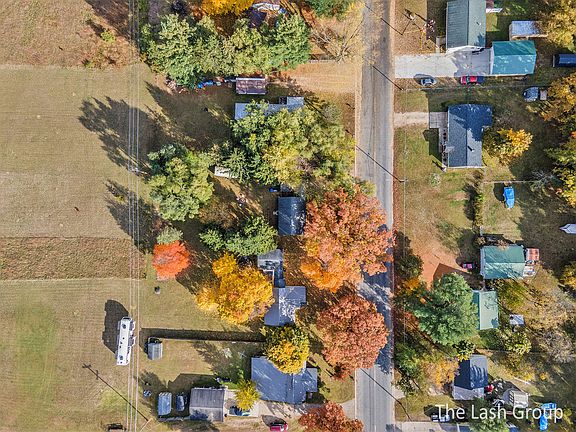 3rd image of 1487 E Pine Hill Ave