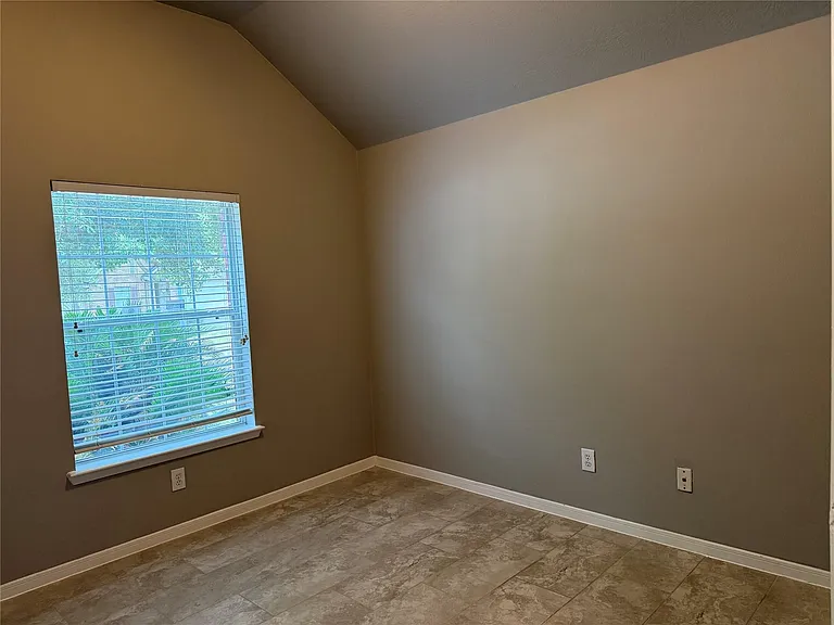 16126 Saxon Hollow Ln — Photo 21