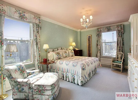 Sold by Warburg | media 16