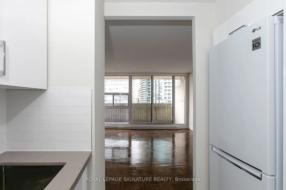 Building Photo - 33 Isabella St #210