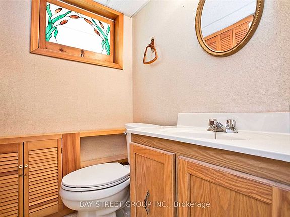 5th image of 40 Greylawn Cres