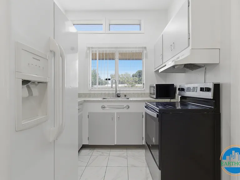 6366 Hampton Dr N — Photo 16