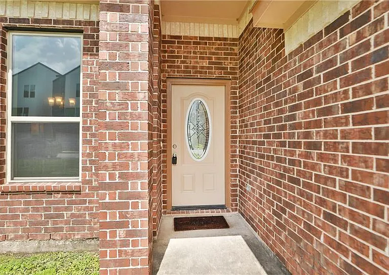 6615 Goldspier St — Photo 2