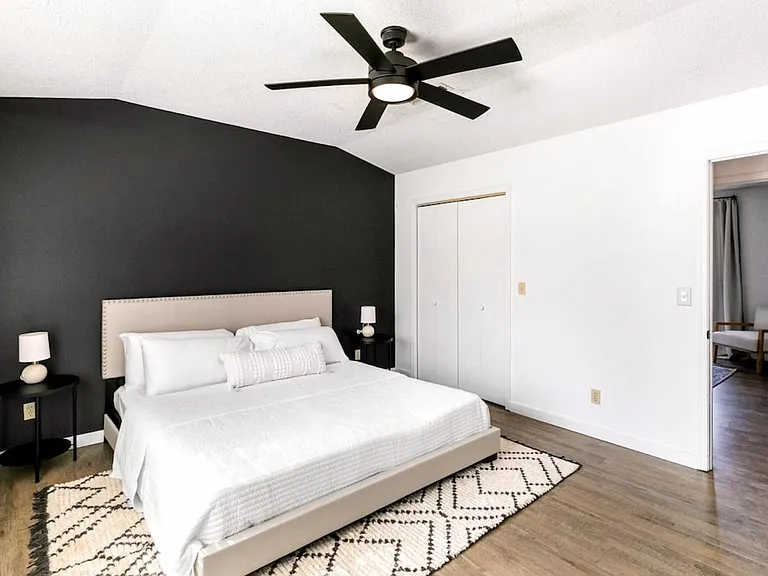 1669 W Cedar St — Photo 10