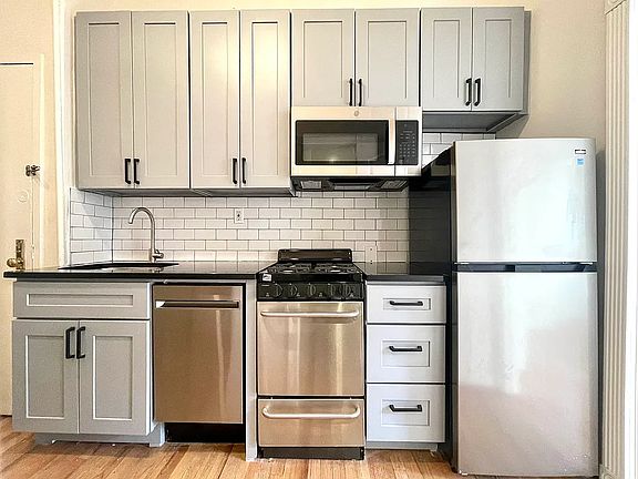 4th image of 168 Stanton St #3B