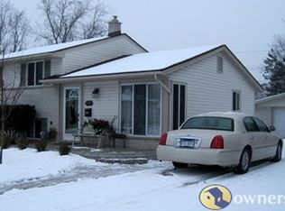 34568 Sandwood Dr, Sterling Heights, MI