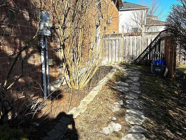 13 Rundle Cres #MAIN — Photo 2