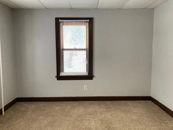 264 College St SE, 264 College St SE APT 3, Valley City, ND 58072