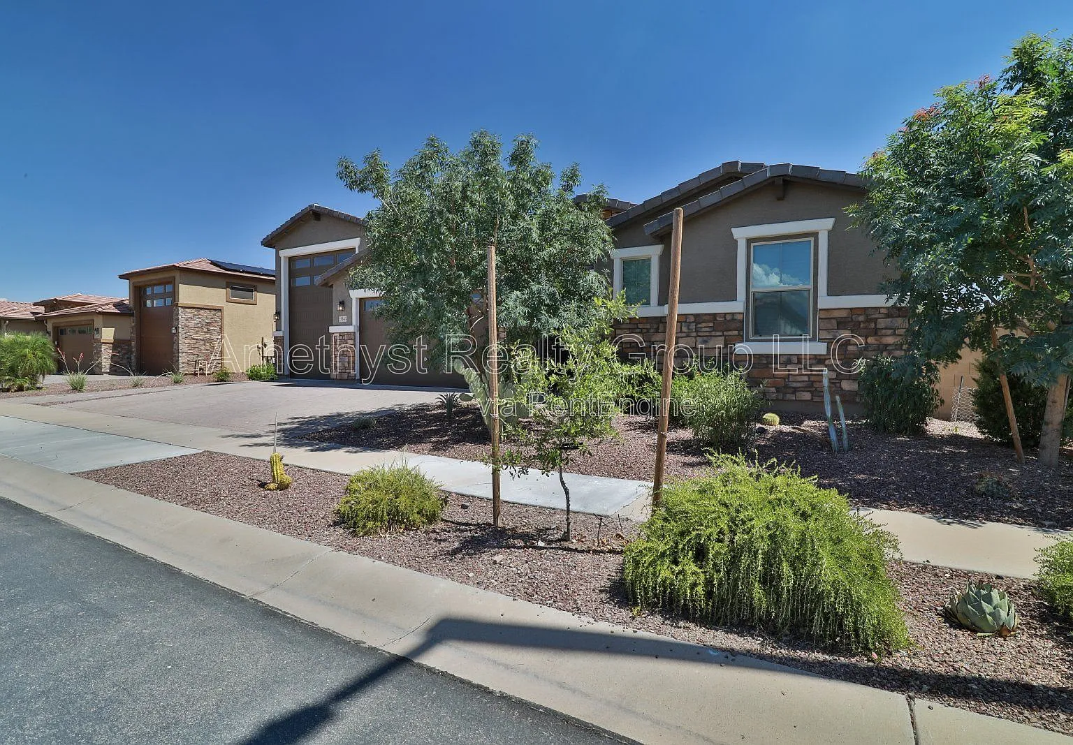 3 bed, 2.5 bath, 2581 sqft, $2,295 — Photo 1