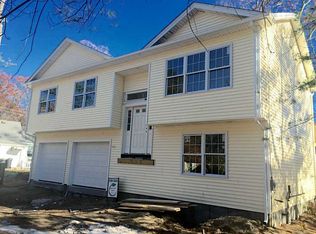 2 Leigh Ln, Riverside, RI 02915