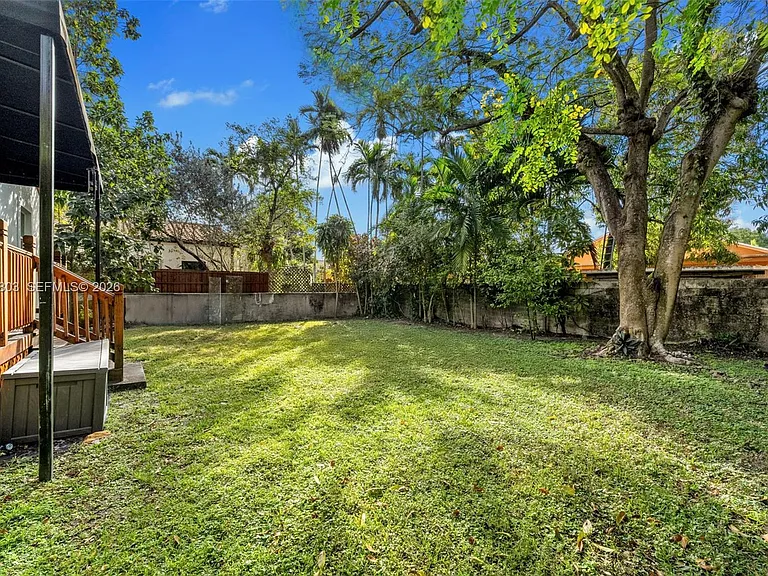 1262 SW 15th Ter — Photo 32