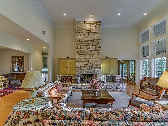 4th image of 6519 Edgewood Ct
