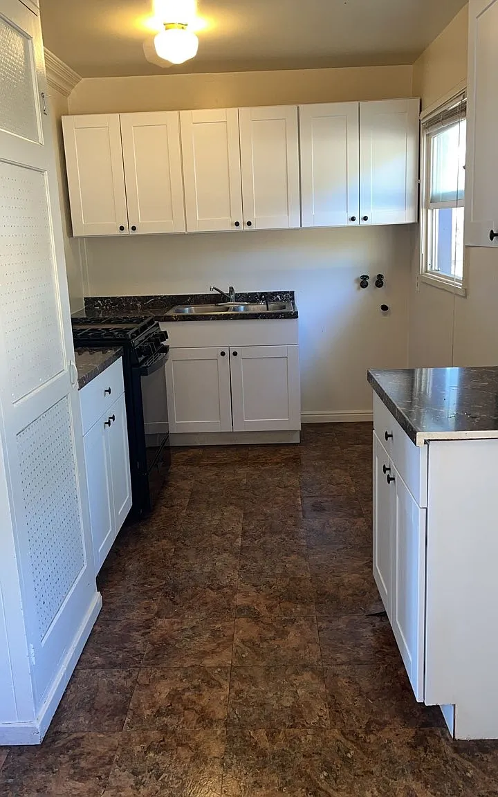3 bed, 1000 sqft, $1,600 — Photo 2