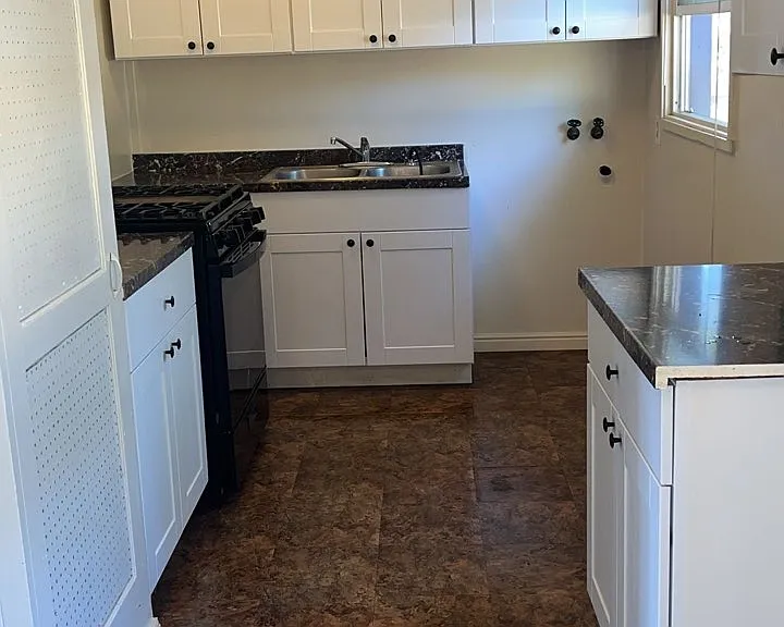 1118 W Farr Ave — Photo 2