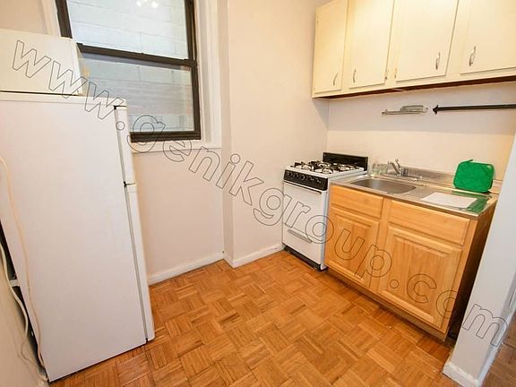 3rd image of 288 8th Ave #2D7