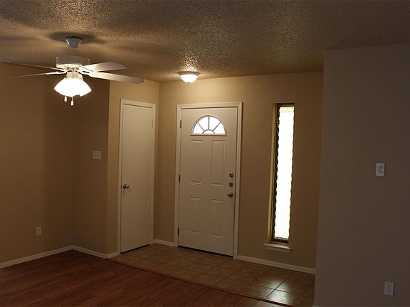 2nd image of 1414 Whiteoak Dr