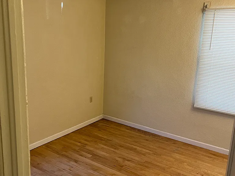 1405 Worden Ave — Photo 9