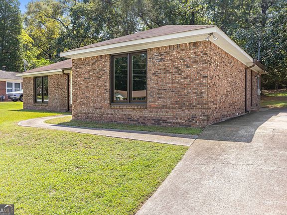 3rd image of 5918 Hunter Rd