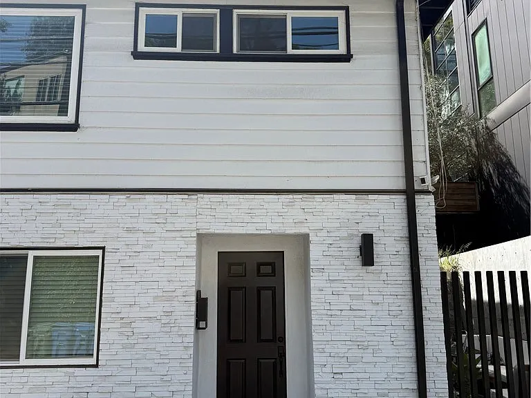 1303 N Beverly Glen Blvd — Photo 19