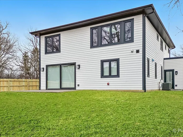 148 Oak St — Photo 35
