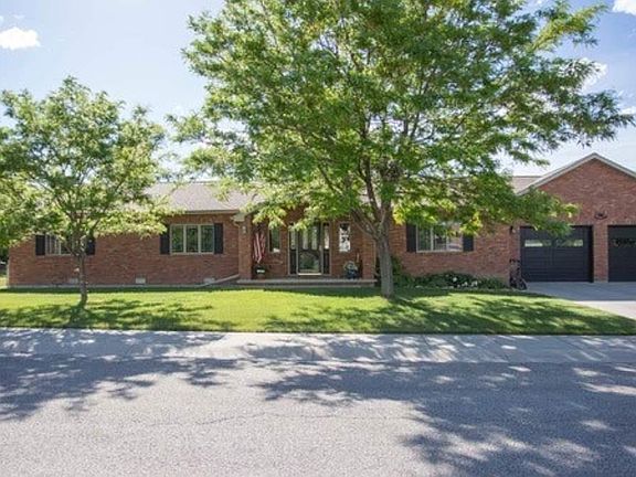 3rd image of 1465 Goodrich Dr