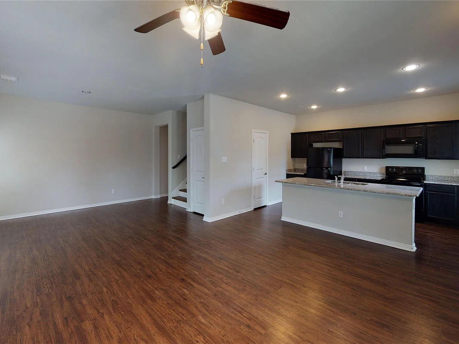 4 bed, 2.5 bath, 1846 sqft, $1,999 — Photo 4