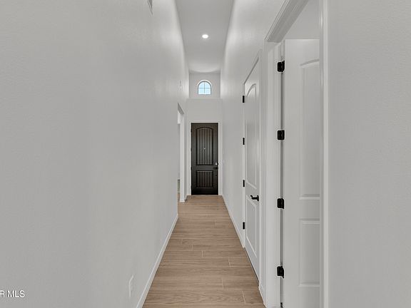 5th image of 541 Paseo De La Reina St