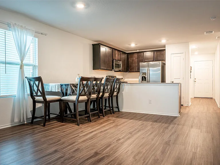 406 Halfmoon Dr — Photo 4