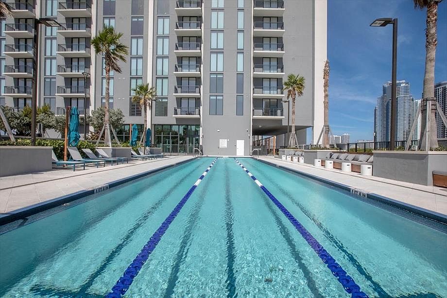 1st image of 400 NW 1st Ave APT 4513