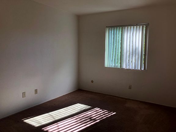 3rd image of 146 D Ave APT C
