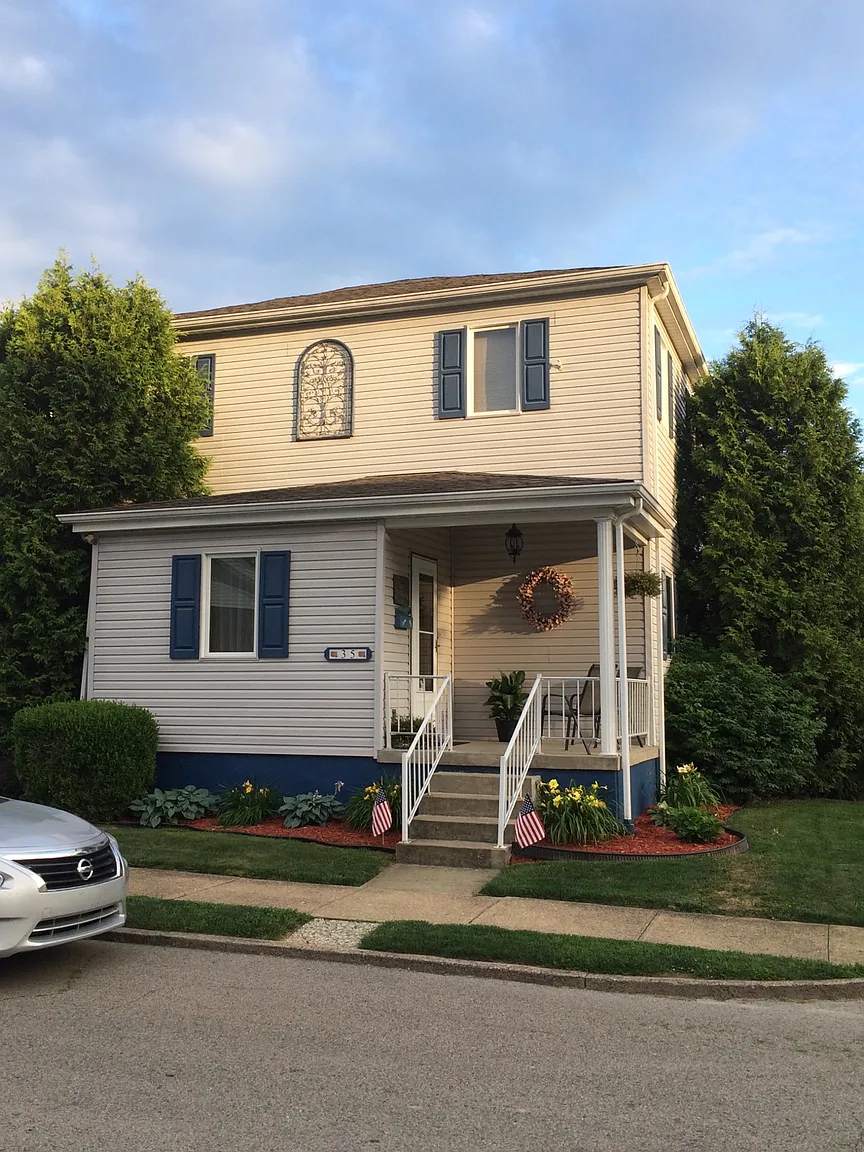 35 Vernon Ave photo 1