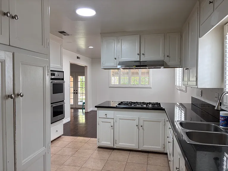 15429 Bloomfield Ave — Photo 5