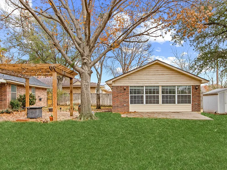 611 Field St — Photo 33
