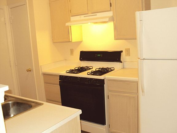 4th image of 1174 Kenwood Dr