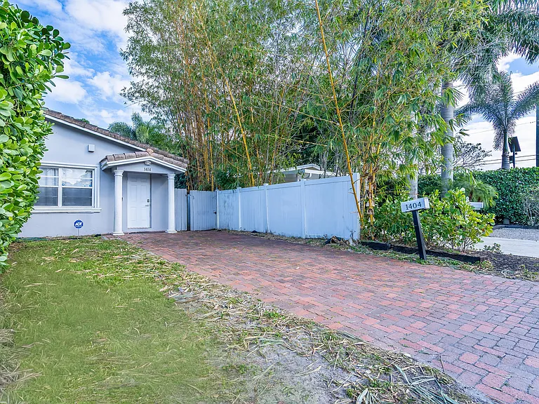1404 NW 4th Ave — Photo 1