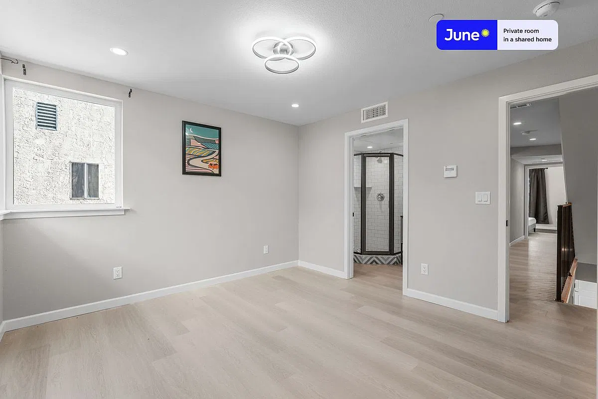 Queen bedroom in 5 bed/5 bath home in Boyle Heights #1829 A — Photo 4