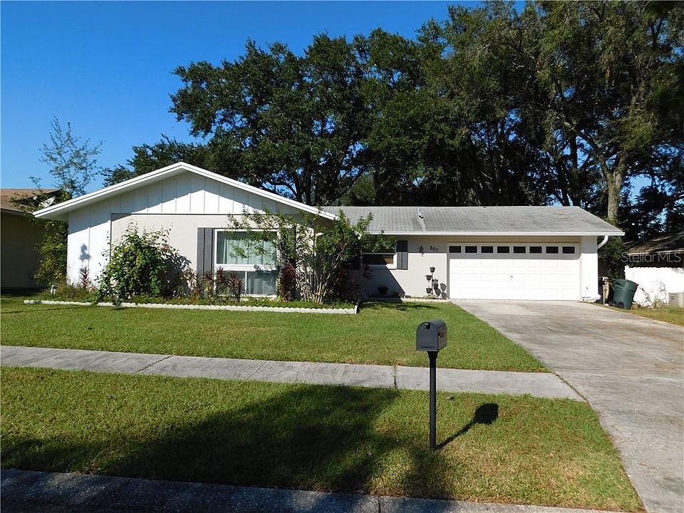 1st image of 207 Meadowcross Dr