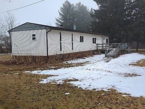 3rd image of 1653 E Pinconning Rd