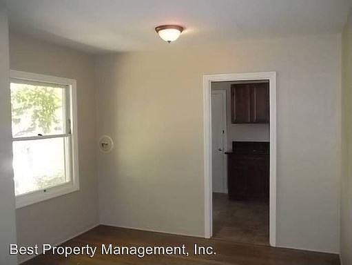 2nd image of 909 W 14th St