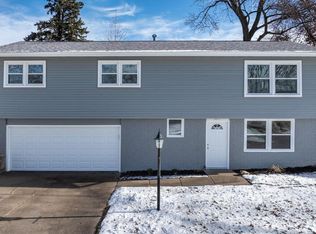 3217 Kenwood Ave, Davenport, IA 52807