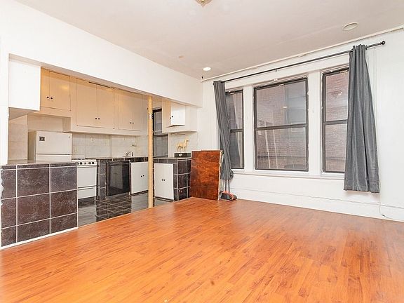 2nd image of 327 Eastern Pkwy #B2