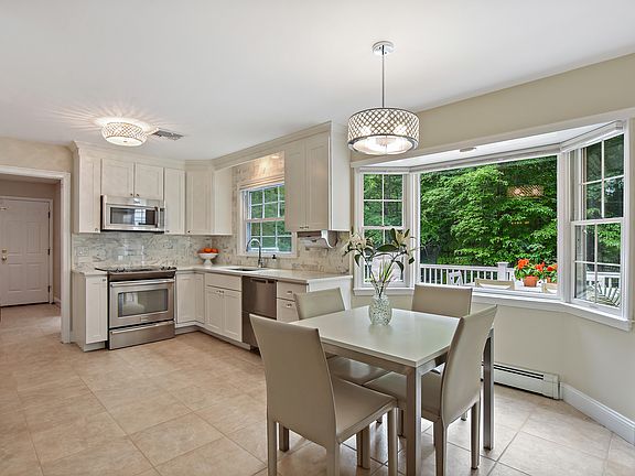 4th image of 63 Holmes Ln